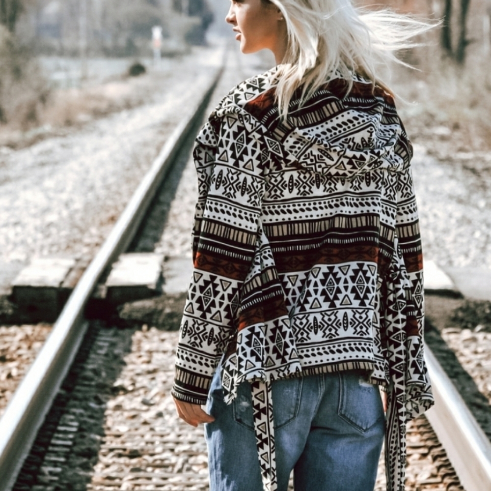 🎊HP🎊New boutique Aztec hooded jacket - Picture 6 of 13